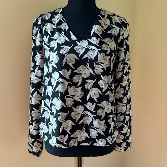 **TAHARI* Black x White Floral Long Sleeve Blouse Size Small - Picture 1 of 7